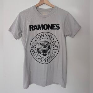 Ramones Graphic T-Shirt in Gray (S)